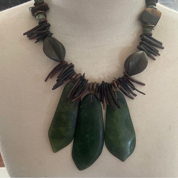 Vintage LES BERNARD Jade and Shell Sratement Necklace Chic Green Brown Choker - Picture 7 of 12